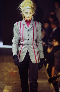 735182130_JeanPaulGaultier1995Fall(1).thumb.jpg.7aae797c981b92467e3b082ec0fbe597.jpg