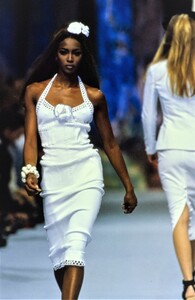 740739533_naomi-campbell(6).thumb.jpg.b815a6a96ec31fe922c15bcf9fa77d40.jpg