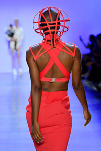 743855769_ChromatSpringSummer2020NewYorkFashionBNL9KwFREBKx.thumb.jpg.24bf3f17791e036c0aba3bd33b33181c.jpg