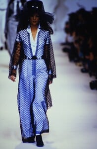 745600063_karl-lagerfeld-ss-1993(5).thumb.jpg.9a0ebcbcdcd63249aae2e9ea6f4ad5a9.jpg