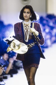 773737928_yasmeen-ghauri(4).thumb.jpg.035ef2dc5a3e7af68a06c084d610d169.jpg