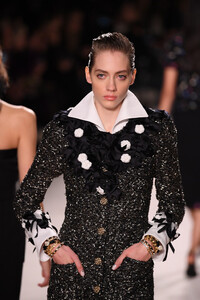 784555482_ChanelMetiersArt20192020RunwayLeGrand0hU6l02fMwox.thumb.jpg.357543b013346326b6355e4e209a559e.jpg