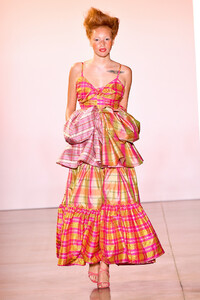 799988277_ChristopherJohnRogersRunwaySeptember2019dE-BD3Gpuw5x.thumb.jpg.803e41fec3e4ca1774cd1d2a59887b27.jpg