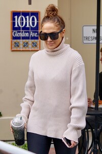        jlo301219BZNimage5.jpg