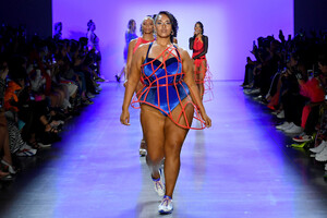 842947636_ChromatSpringSummer2020NewYorkFashionp9Sj6YjofzSx.thumb.jpg.ea2df63318a83050c85235e792597547.jpg