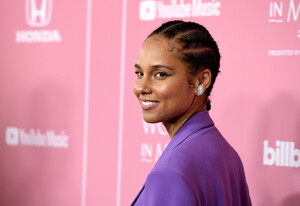 Alicia+Keys+2019+Billboard+Women+Music+Arrivals+XHKa8c9CT3Sx.jpg