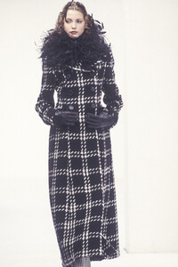 863310298_DolceGabbana1993WomenRTW42.thumb.jpg.45cf82c71186dc01aa71a4e54a937ca5.jpg