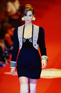 867664847_versace-hc-fw-1991(1).thumb.jpg.2f46033bb1323f064e003ffb832cade7.jpg