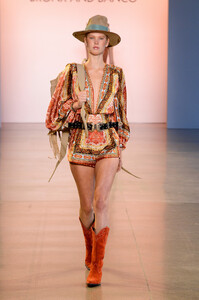 869483251_BronxBancoRunwaySeptember2019NewYorkkGnheBNjDP2x.thumb.jpg.6c6e4a33342cbed2f32694edce491760.jpg