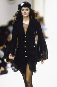890561800_helena-christensen(7).thumb.jpg.47ec9d106efd2f177f7744431b4ff0db.jpg