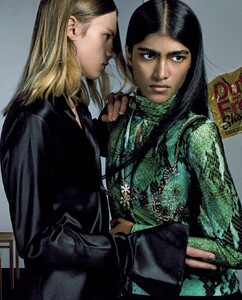 892003497_Faretta_VogueItalia201912_Seite_05.thumb.jpg.eafb6ad235b3b803f2326e95ad663eb9.jpg