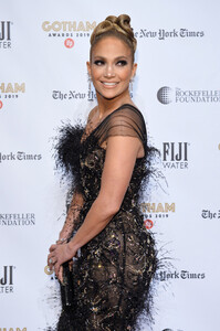 Jennifer+Lopez+FIJI+Water+2019+IFP+Gotham+DezLy_LqkXex.jpg