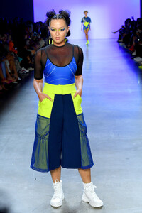 90252559_ChromatSpringSummer2020NewYorkFashionGft5e4Px43Ux.thumb.jpg.d0fb5765d71464ec02f1c8408fa603a2.jpg