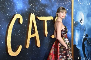         tay161219BZNimage132.jpg