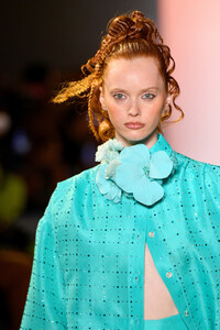 919926561_ChristopherJohnRogersRunwaySeptember20199QZpv0xaN8Xx.thumb.jpg.989ea01e95b4075f8916b116a68b40d3.jpg