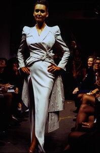 922852348_john-galliano-ss-1995(3).thumb.jpg.4a531fc7c548b99f17904643928c4129.jpg