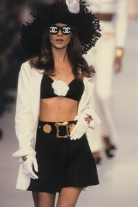 923105551_kate-moss(7).thumb.jpg.9739d5af07796d4ab98dae16a77a7b78.jpg
