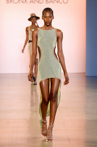 924135284_BronxBancoRunwaySeptember2019NewYorkikKJ_LZS2L-x.thumb.jpg.bdf36b916de65487ee928e1cd9257f1d.jpg