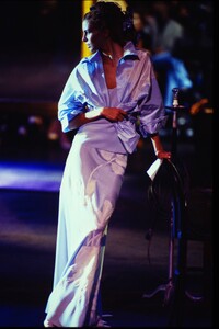 929941222_john-galliano-ss-1996(4).thumb.jpg.e60d44d63708f10119fd98dbed574145.jpg