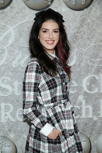 Shenae+Grimes+Beech+Brooks+Brothers+Annual+jHonWPelbAtx.jpg