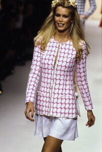 953098696_claudia-schiffer(10).thumb.jpg.a5d51cfeb502dd8e437901a6a011ee13.jpg