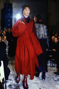 961347789_JeanPaulGaultier1994Fall(10).thumb.jpg.01c0a83ce852c73d441919d09804351f.jpg