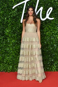 [1191539446] The Fashion Awards 2019 - Red Carpet Arrivals.jpg