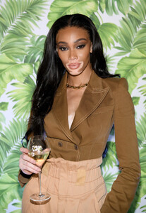 Winnie+Harlow+Banquet+Nature+Perrier+Jou+t+ALgoU8JcJ3ex.jpg