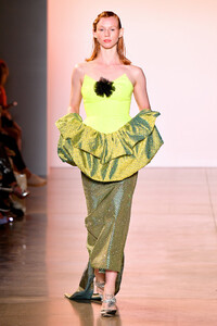 972386051_ChristopherJohnRogersRunwaySeptember2019QW151v4Extox.thumb.jpg.18529e5307511090b9ca867bea6b969f.jpg