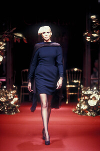 977718278_ChristianDior1994HauteCouture126.thumb.jpg.5aeb1166760ebbbcf60bb486f8cdc3c8.jpg