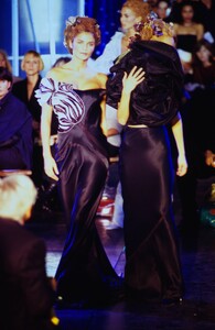 981830966_john-galliano-ss-1996(20).thumb.jpg.d73625c615650994aab7ed22d18e3707.jpg