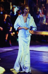 986725175_john-galliano-ss-1996(3).thumb.jpg.5c3ba4bd54ce2b215c86a04e74671cb7.jpg