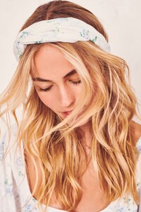 ATHENA-HEADBAND-WHITE-SUN2.thumb.jpg.3adb445a029b73a803ecc21d7ae1d444.jpg
