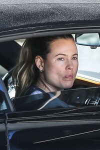 Behati-Prinsloo---Seen-arriving-with-husband-Adam-Levine-at-the-gym--07-586x879.jpg