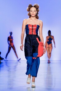 Chromat-RTW-SS20-New-York-5375-1567913976.thumb.jpg.e5b3dc9de7820fe4cc800422d8a3772c.jpg