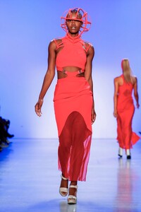 Chromat-RTW-SS20-New-York-5592-1567914592.thumb.jpg.484e099da5075ef5b84bd18ddbca3a85.jpg