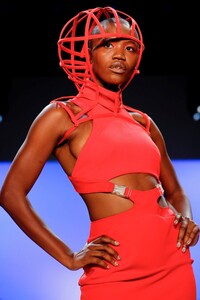 Chromat-RTW-SS20-New-York-5593-1567914598.thumb.jpg.b2f27c8e056fc7825b0700f41bcb8d89.jpg