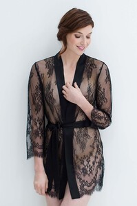 GirlandSeriousDream_Art_deco_lace_robe_black.jpg