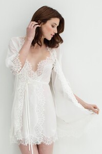 GirlandaSeriousDream_Lacy_silk_chiffon_and_lace_kimono_robe_bridal_lingerie.jpg