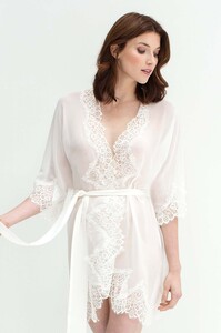 GirlandaSeriousDream_Lacy_silk_chiffon_and_lace_kimono_robe_ivory_bride.jpg