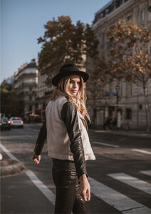 KW_45_2018_Lookbook_desktop_women_12-2x_1920x1920.thumb.jpg.3bfff531a5d0a6a7ff2714dceb56996f.jpg
