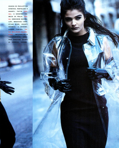 Kirk-Vogue-Italia-March-1991-04.thumb.png.ecfe2ebe51040538e387cb2736e25ed4.png
