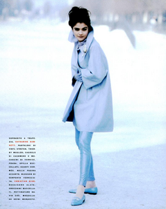 Kirk-Vogue-Italia-March-1991-06.thumb.png.ca3c59fe7c0161831eb8b3877b2966b9.png