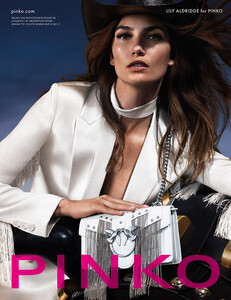 Lily-Aldridge-PINKO-SS20-07.thumb.jpg.2a09c89e521f7a5cca64e0108bfa0af0.jpg