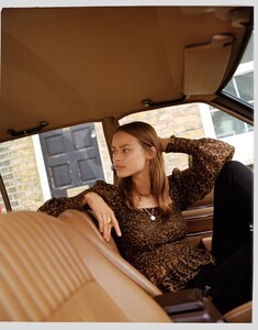Mango-London-Girl-Fall-Winter-2019-Lookbook04.jpg