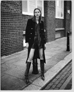 Mango-London-Girl-Fall-Winter-2019-Lookbook05.jpg