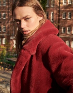 Mango-London-Girl-Fall-Winter-2019-Lookbook09.jpg