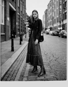 Mango-London-Girl-Fall-Winter-2019-Lookbook12.jpg