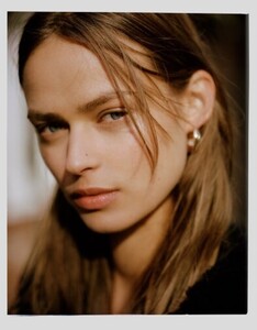 Mango-London-Girl-Fall-Winter-2019-Lookbook13.jpg
