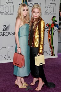 Mary-Kate-Ashley-Olsen-June-2011.jpg